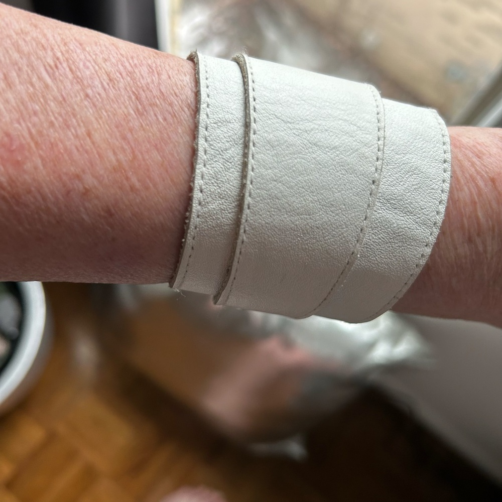 Authentic White Leather wrist wrap - Picture 2 of 3
